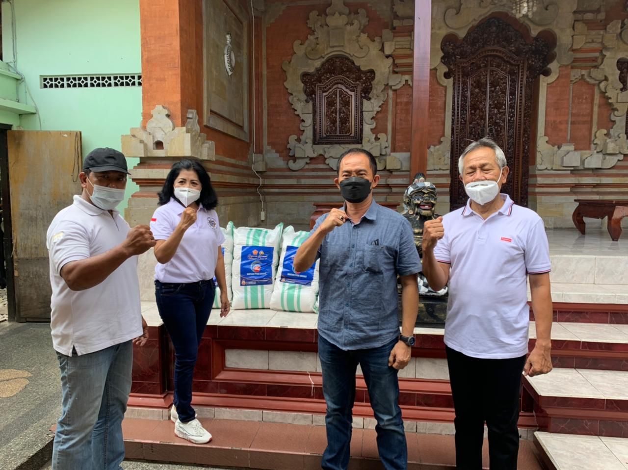 podiumnews.com-Polda Bali Salurkan Bansos Beras ke Yayasan Dharma Yatra